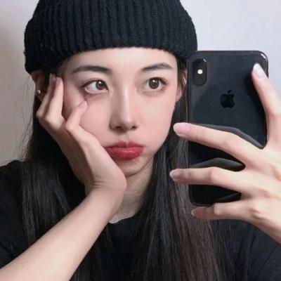 夏日天空的那匹红马